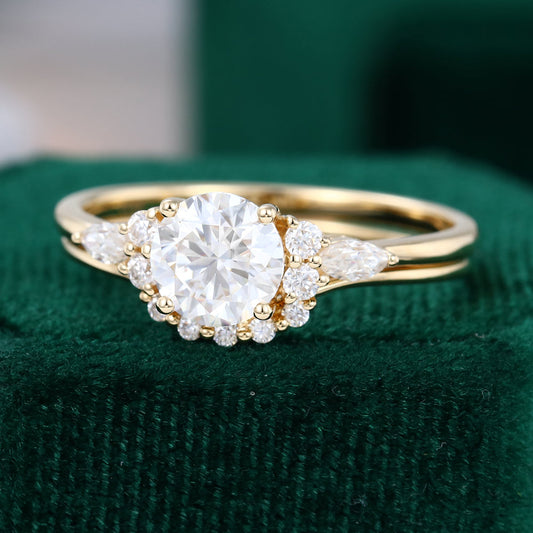 0.88 CT Round Cluster Moissanite Bridal Set