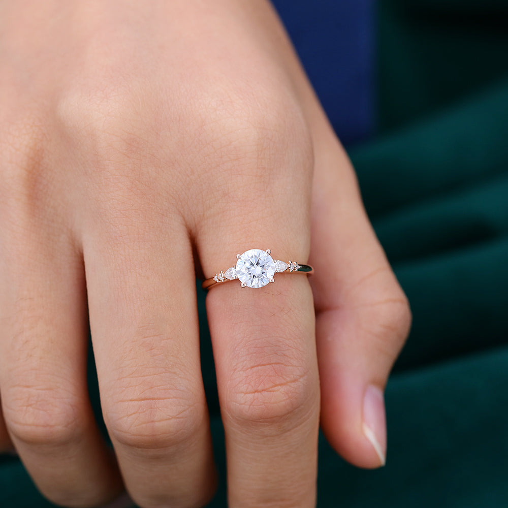 0.88 CT Round Cluster Moissanite Engagement Ring