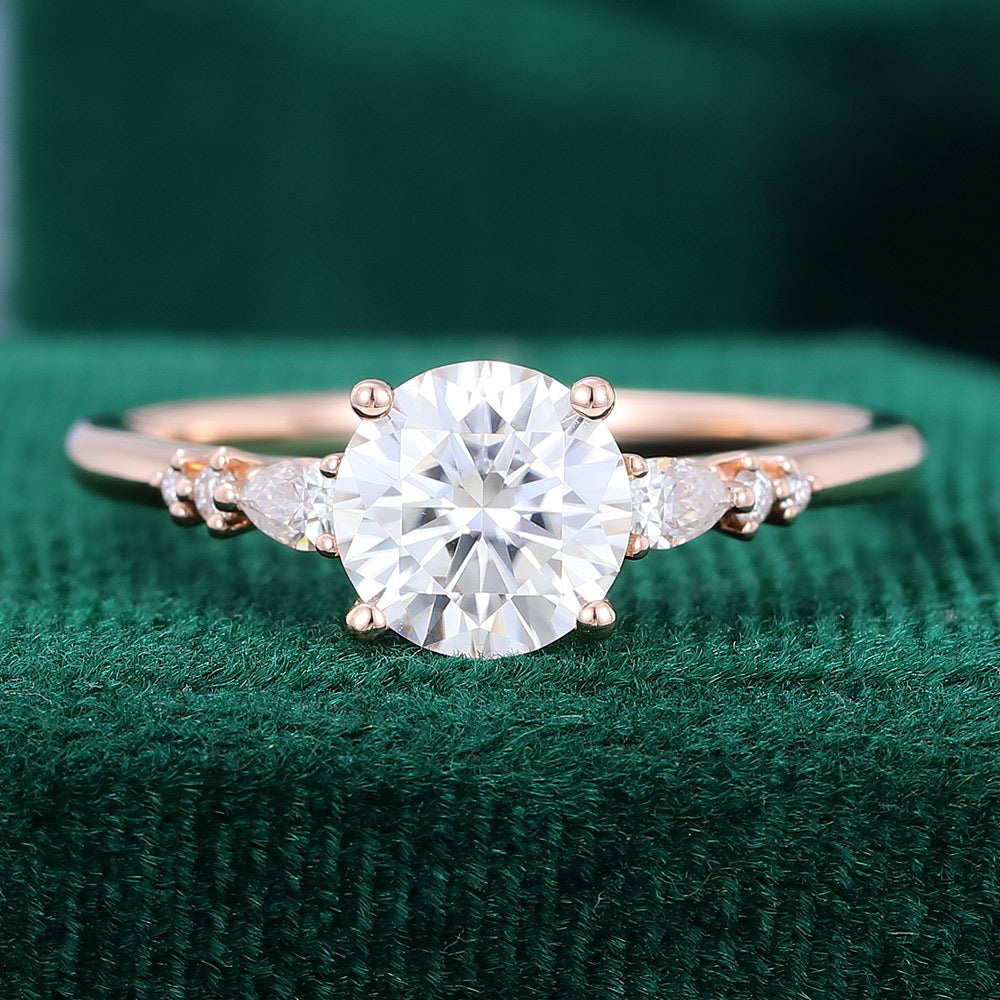 0.88 CT Round Cluster Moissanite Engagement Ring