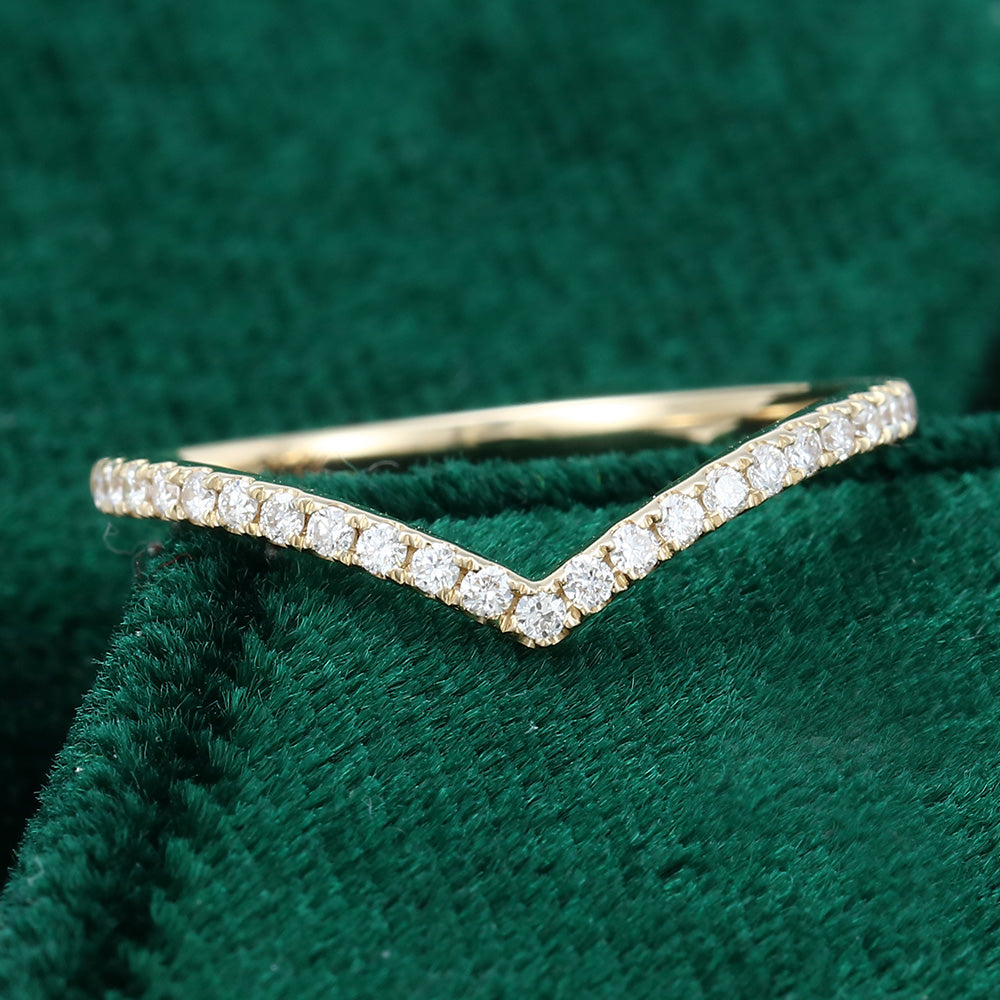 0.13 TCW Round Curved Moissanite Wedding Band