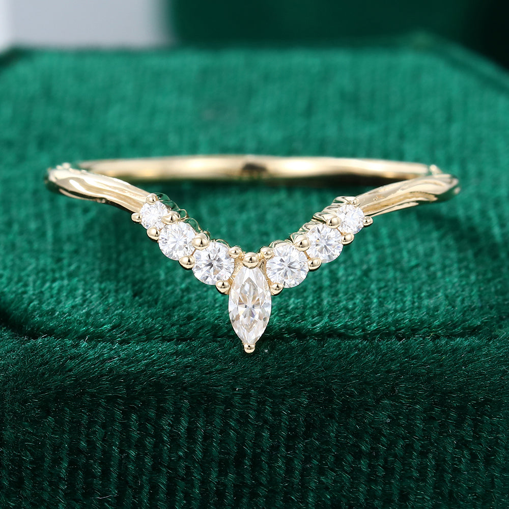 0.2 TCW Marquise & Round Curved Moissanite Wedding Band
