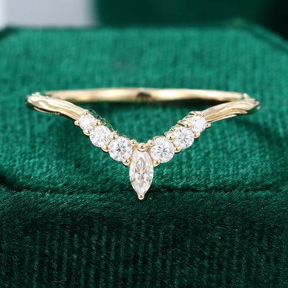 0.2 TCW Marquise & Round Curved Moissanite Wedding Band
