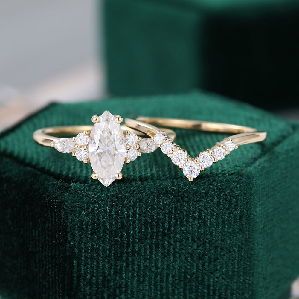 0.9 CT Marquise Cluster Moissanite Bridal Set