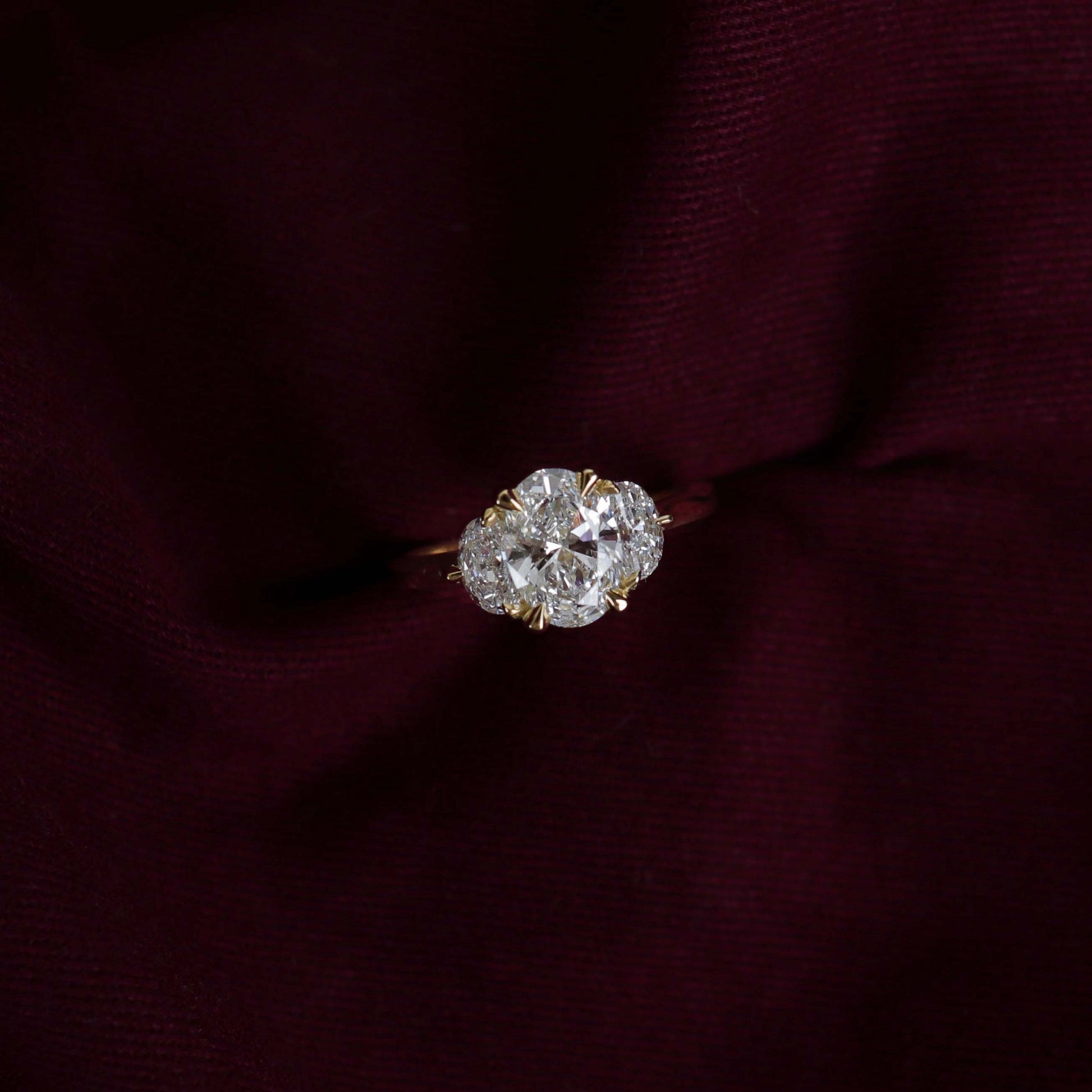 1 CT Oval Three Stone Moissanite Engagement Ring