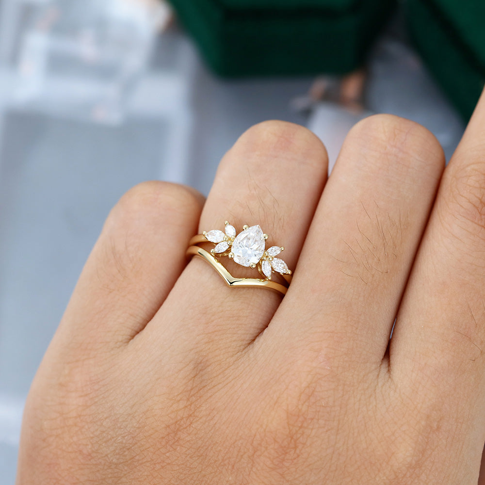 0.69 CT Pear Cluster Moissanite Bridal Set