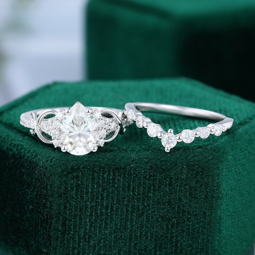1.5 CT Pear Pave Moissanite Bridal Set