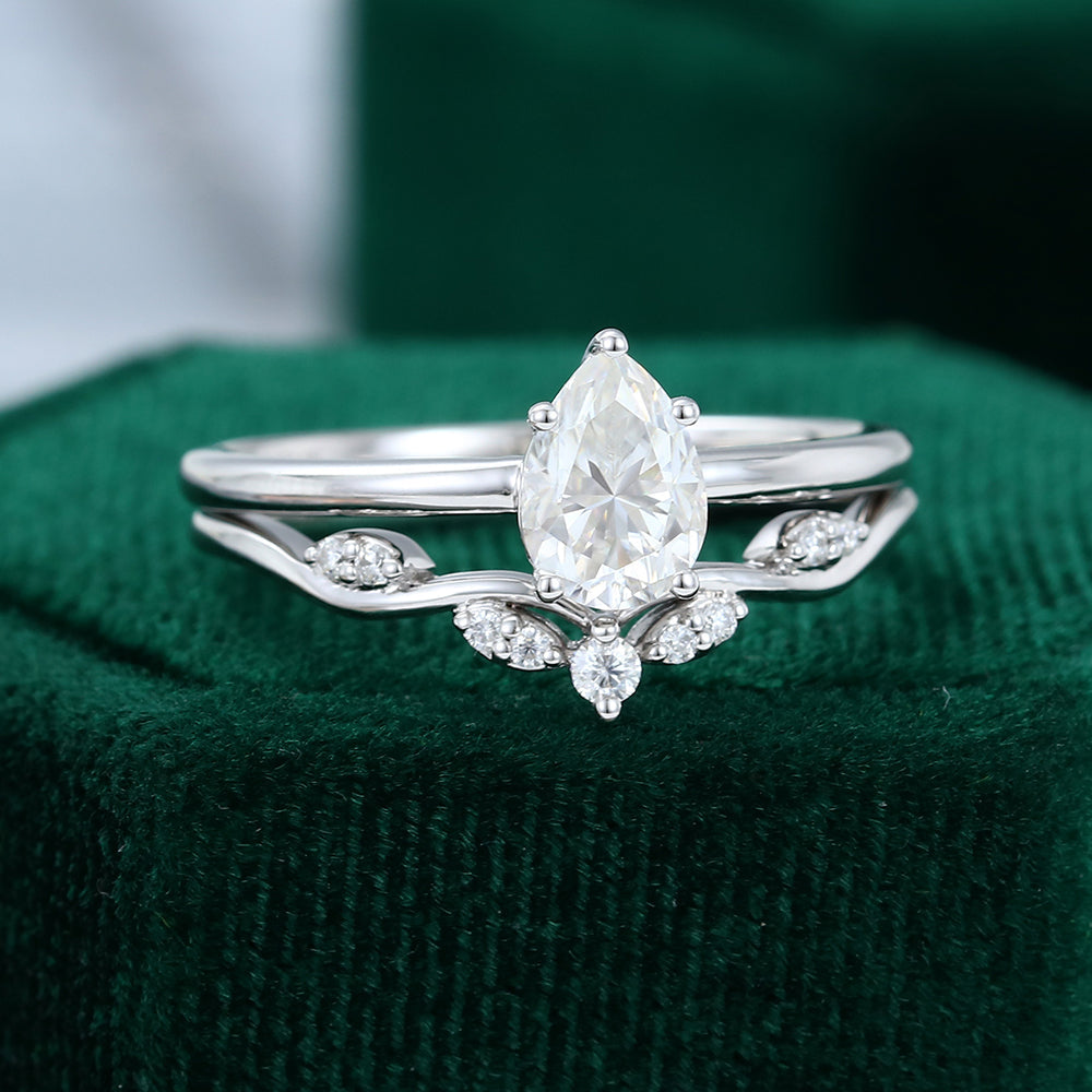 0.69 CT Pear Solitaire Moissanite Bridal Set