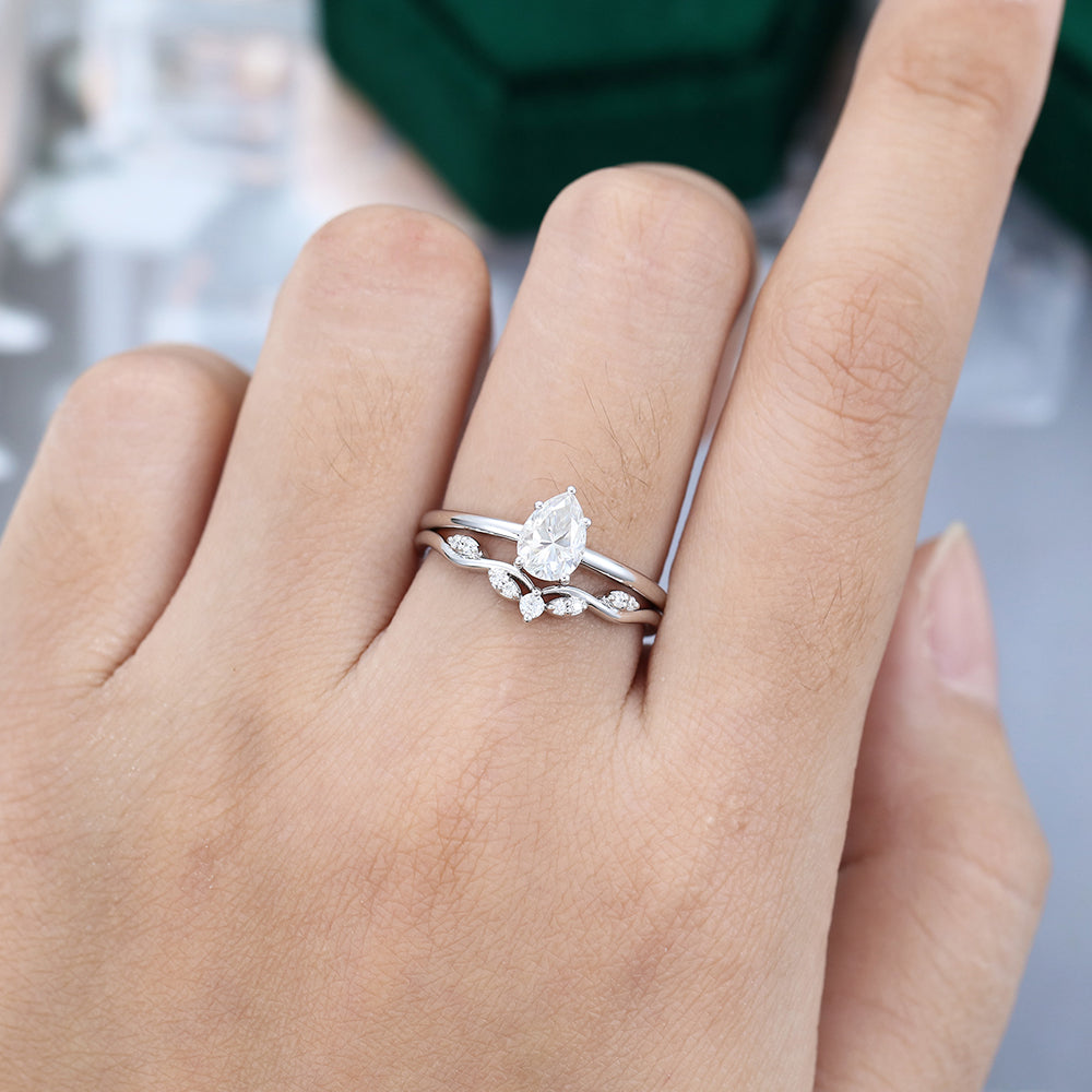 0.69 CT Pear Solitaire Moissanite Bridal Set