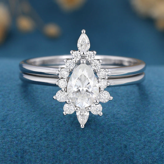 0.69 CT Pear Cluster Moissanite Bridal Set