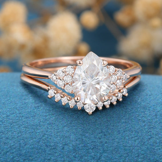 1 CT Pear Cluster Moissanite Bridal Set
