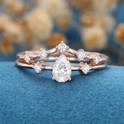 0.39 CT Pear & Pave Moissanite Bridal Set