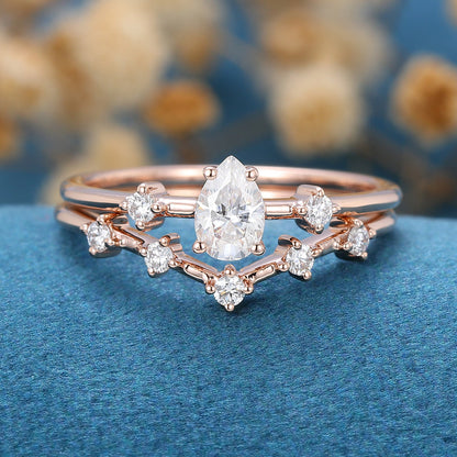 0.39 CT Pear & Pave Moissanite Bridal Set