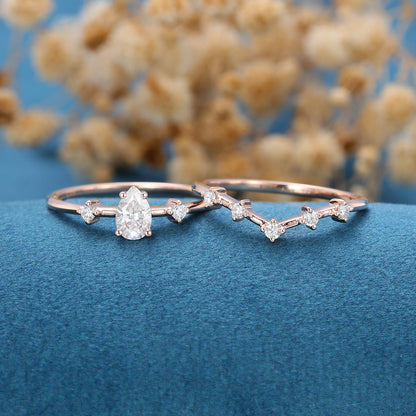 0.39 CT Pear & Pave Moissanite Bridal Set