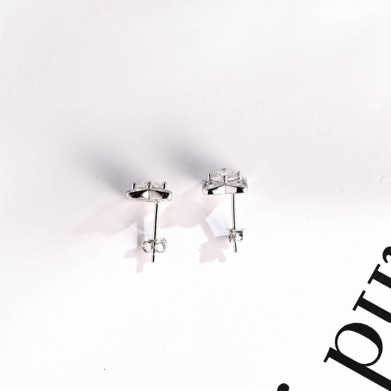 0.8 TCW Round Moissanite Stud Earrings