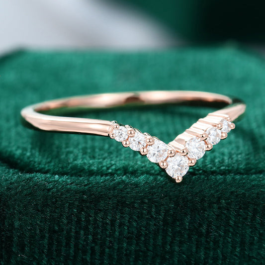 0.2 TCW Round Curved Moissanite Wedding Band