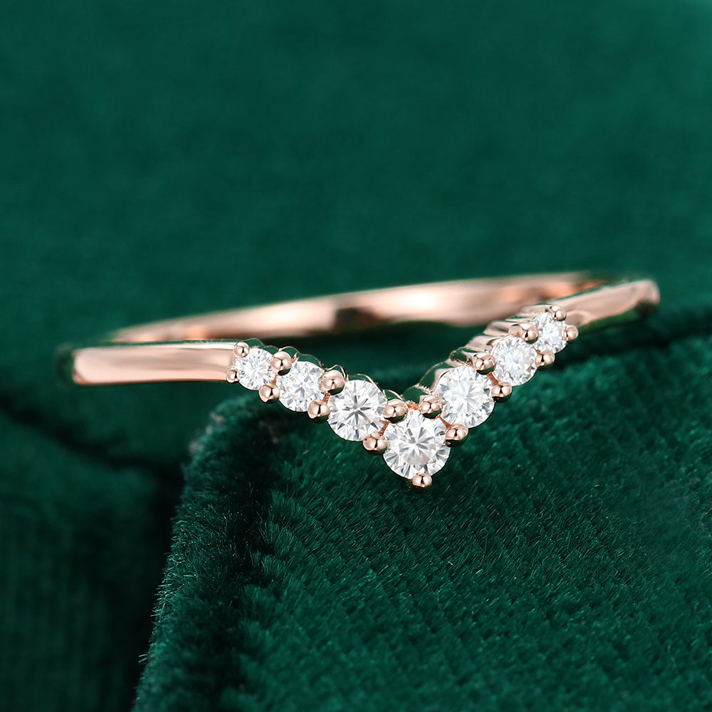 0.2 TCW Round Curved Moissanite Wedding Band