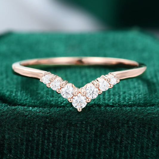0.2 TCW Round Curved Moissanite Wedding Band