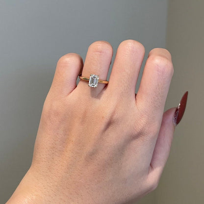 1 CT Emerald Solitaire Moissanite Engagement Ring