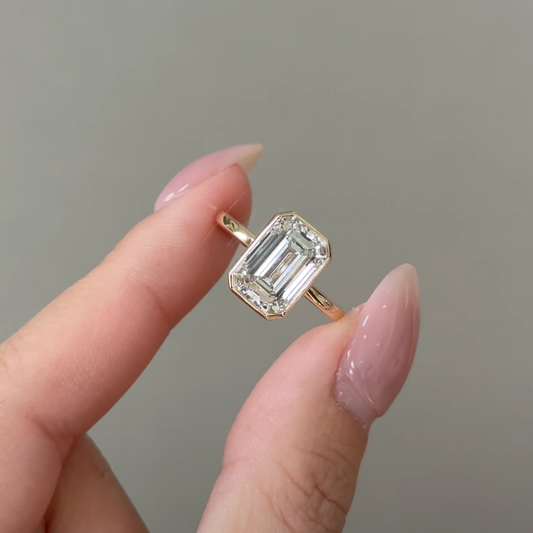 4 CT Emerald Bezel & Solitaire Moissanite Engagement Ring