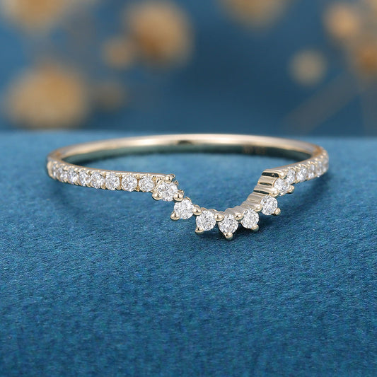 1.3 TCW Round Curved Moissanite Wedding Band
