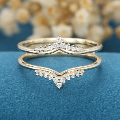 3.5 TCW Round Curved Moissanite Wedding Band