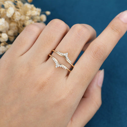 3.5 TCW Round Curved Moissanite Wedding Band