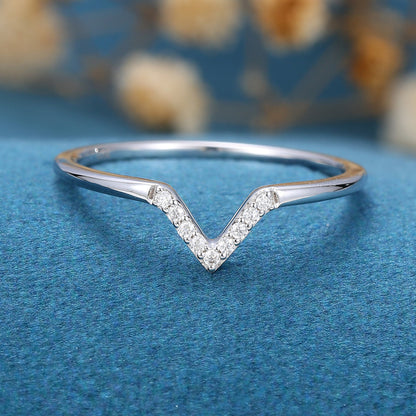 1.3 TCW Round Curved Moissanite Wedding Band