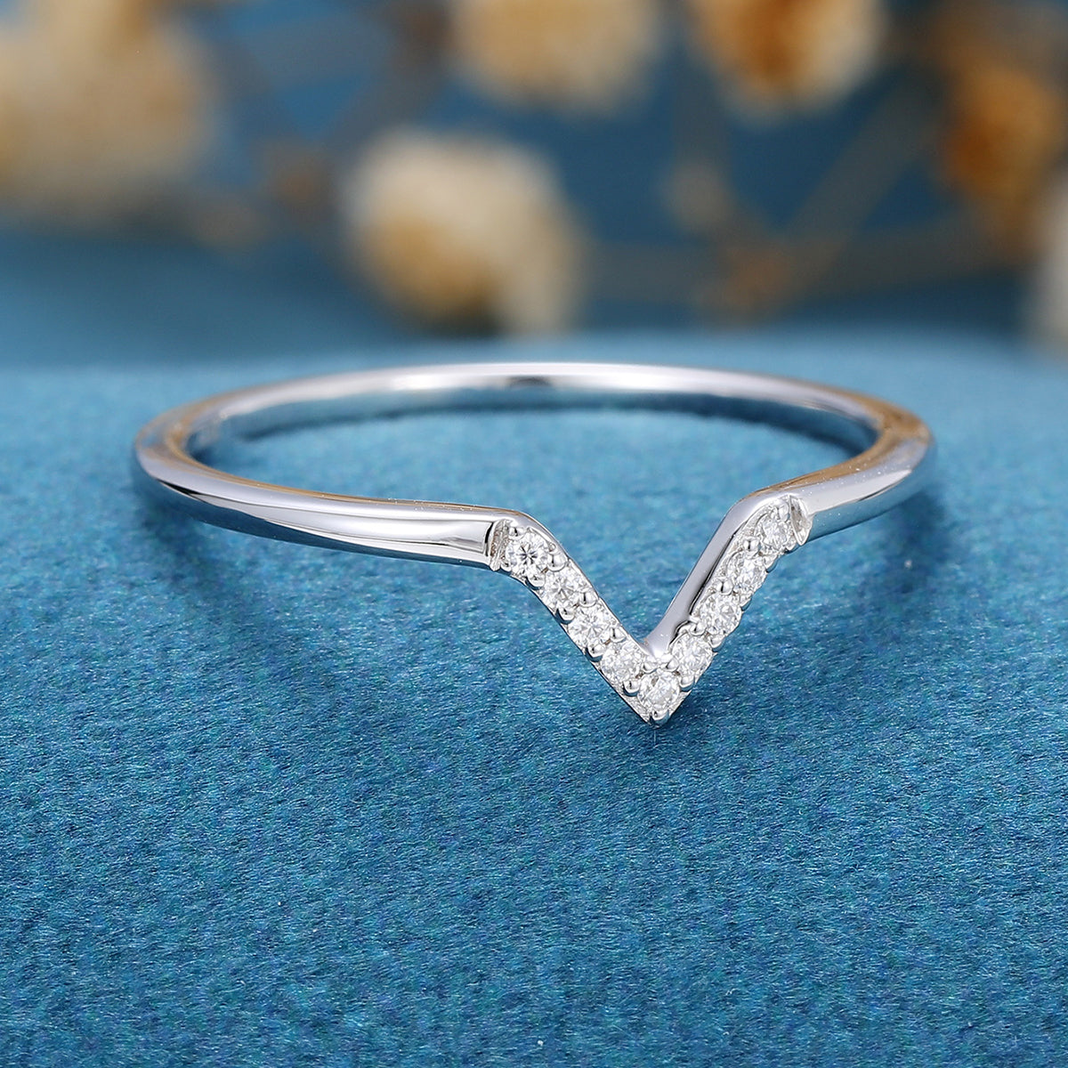 1.3 TCW Round Curved Moissanite Wedding Band