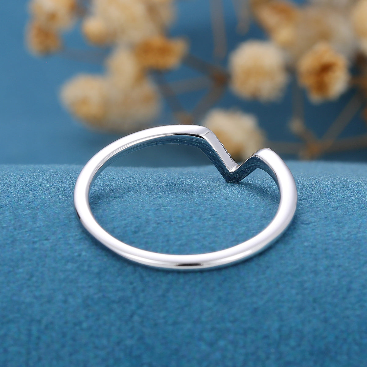 1.3 TCW Round Curved Moissanite Wedding Band