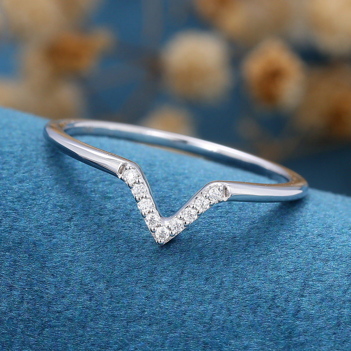 1.3 TCW Round Curved Moissanite Wedding Band