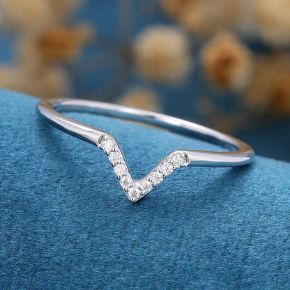 1.3 TCW Round Curved Moissanite Wedding Band