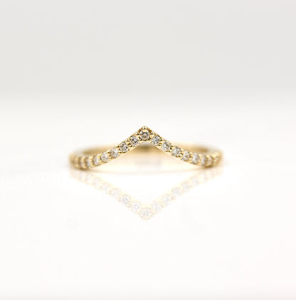 0.17 TCW Round Curved Moissanite Wedding Band