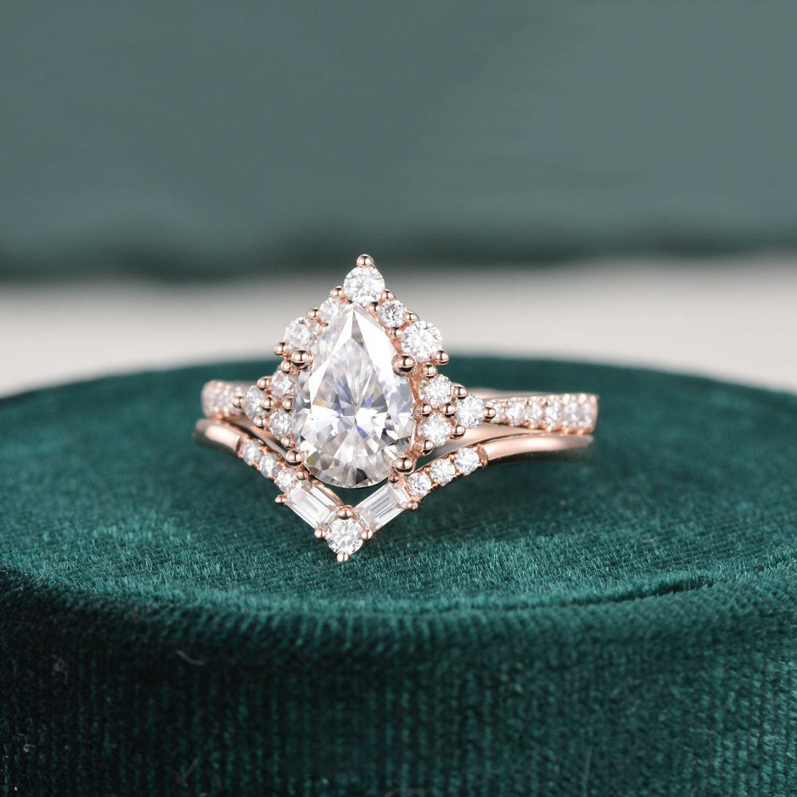1.5 CT Pear Cluster Moissanite Bridal Set