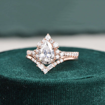 1.5 CT Pear Cluster Moissanite Bridal Set