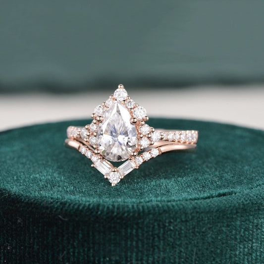 1.5 CT Pear Cluster Moissanite Bridal Set