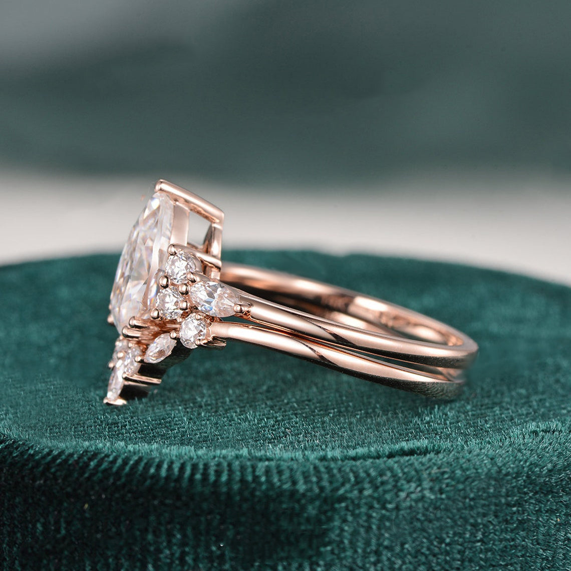 1.5 CT Pear Cluster Moissanite Bridal Set