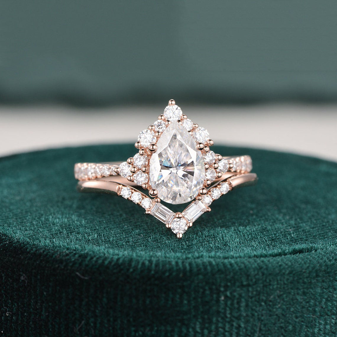 1.5 CT Pear Cluster Moissanite Bridal Set