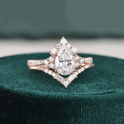 1.5 CT Pear Cluster Moissanite Bridal Set