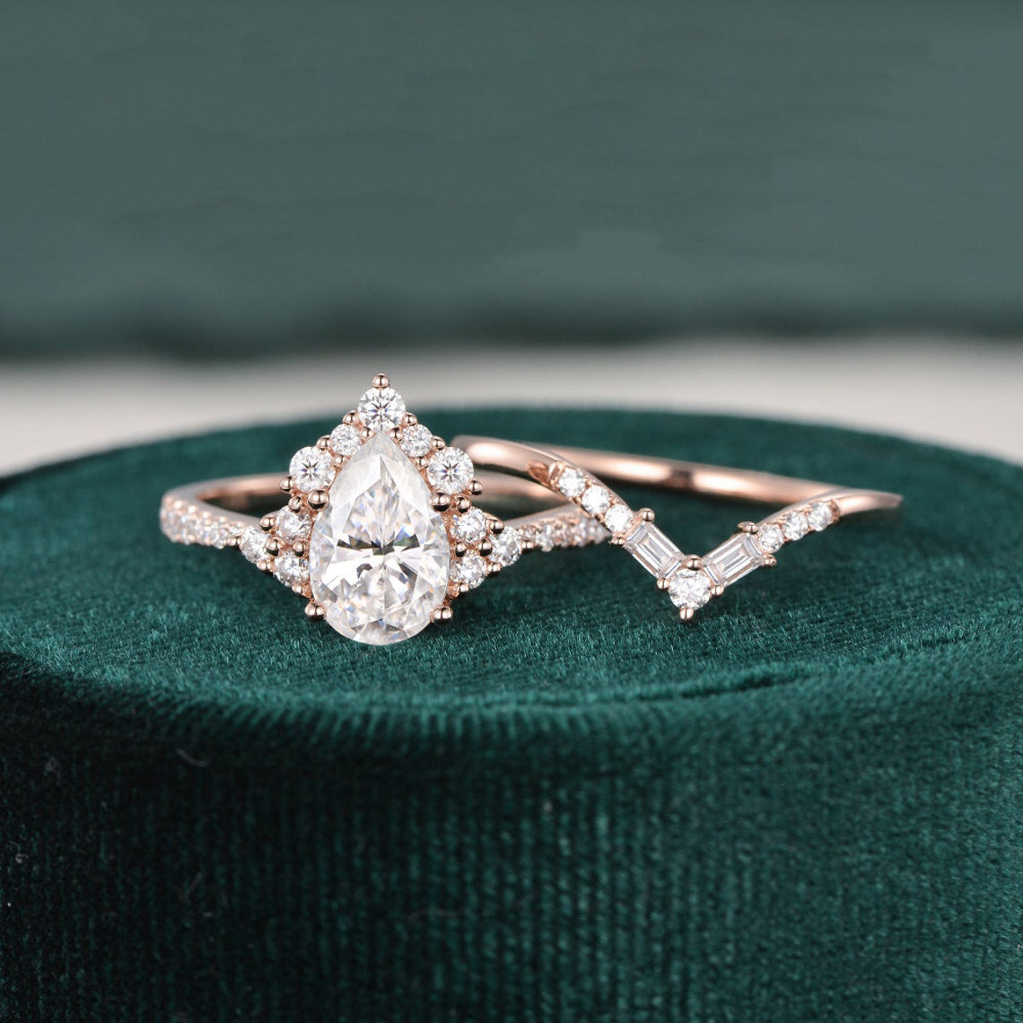1.5 CT Pear Cluster Moissanite Bridal Set