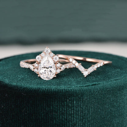 1.5 CT Pear Cluster Moissanite Bridal Set