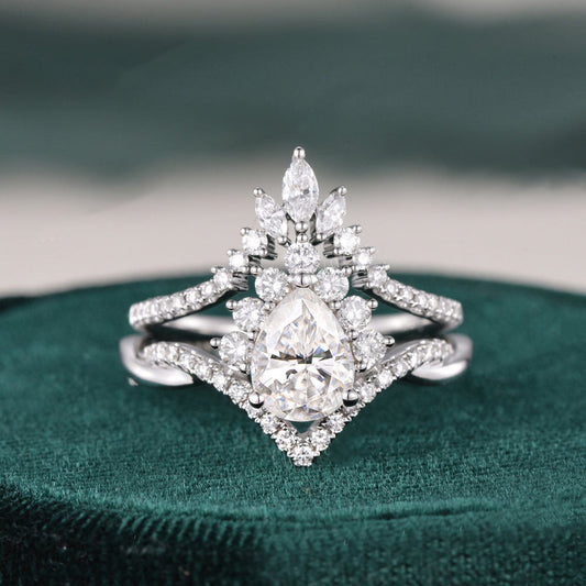 1.5 CT Pear Vintage Cluster Moissanite Bridal Set