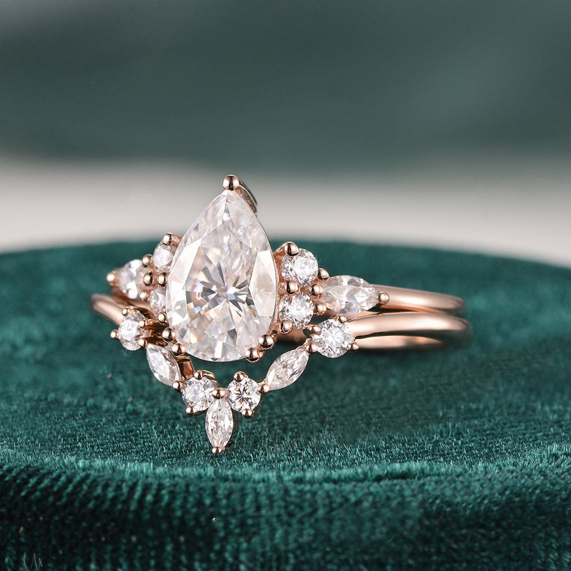 1.5 CT Pear Cluster Moissanite Bridal Set