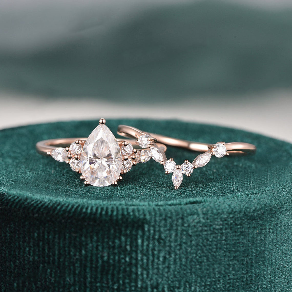 1.5 CT Pear Cluster Moissanite Bridal Set