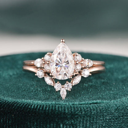 1.5 CT Pear Cluster Moissanite Bridal Set