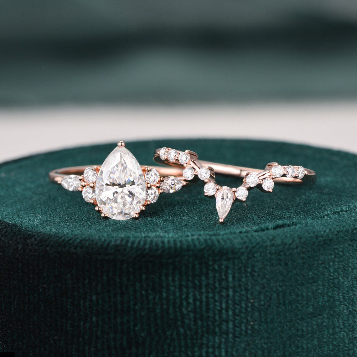 1.5 CT Pear Cluster Moissanite Bridal Set