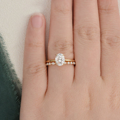 1.5 CT Oval Solitaire Moissanite Bridal Set