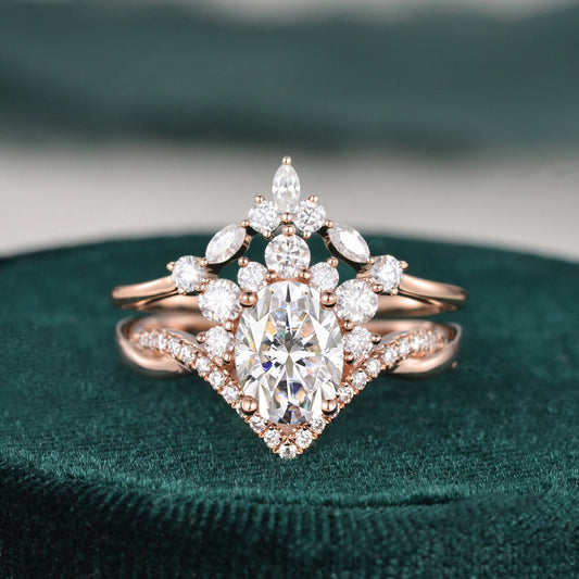 1.5 CT Oval Vintage Cluster Moissanite Bridal Set