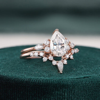 1.5 CT Pear Cluster Moissanite Bridal Set