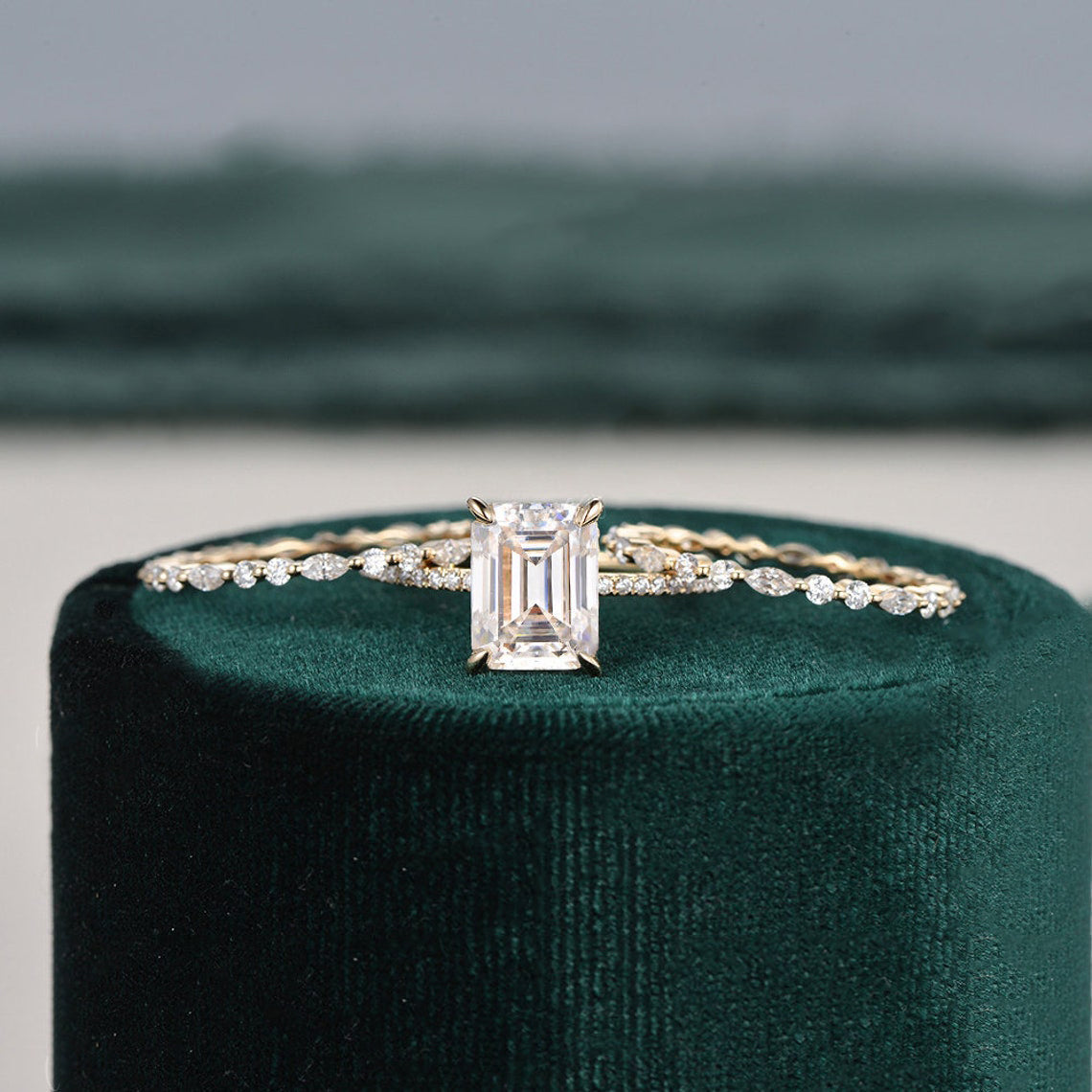 2.5 CT Emerald Pave Moissanite Bridal Set