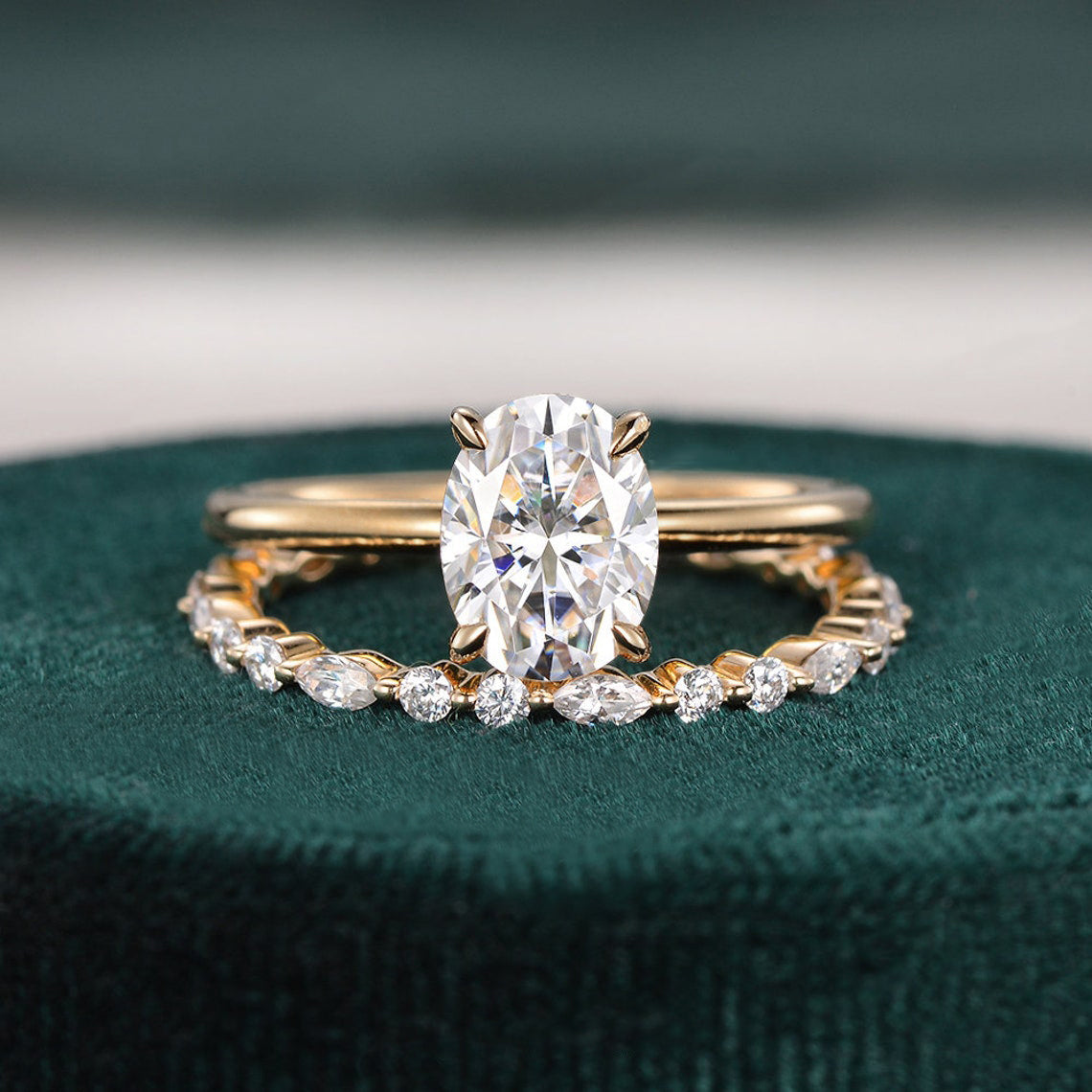 1.5 CT Oval Solitaire Moissanite Bridal Set